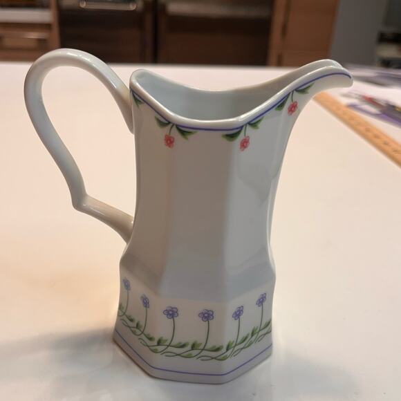 Christopher Stuart Bali Hai Creamer Fine China - Picture 3 of 5